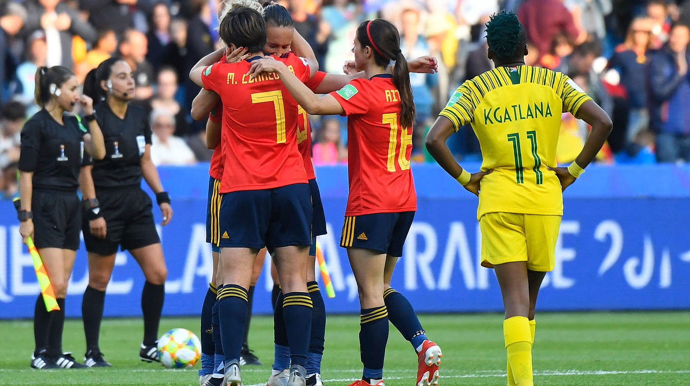 Erleichterung nach umkämpftem WM-Auftakt: Spanien jubelt über drei Punkte © AFP/Getty Images