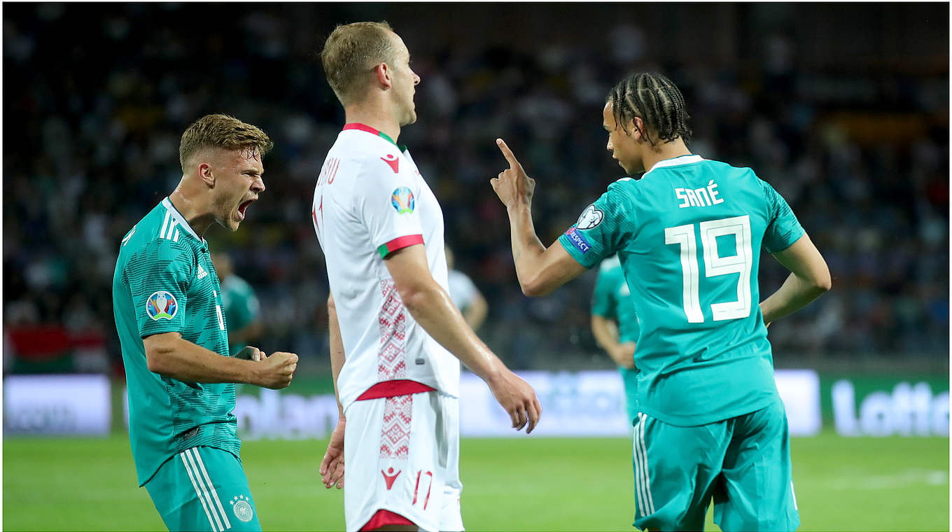 Joshua Kimmich (l.) and Leroy Sané (r.) celebrate in Belarus.  © Getty Images