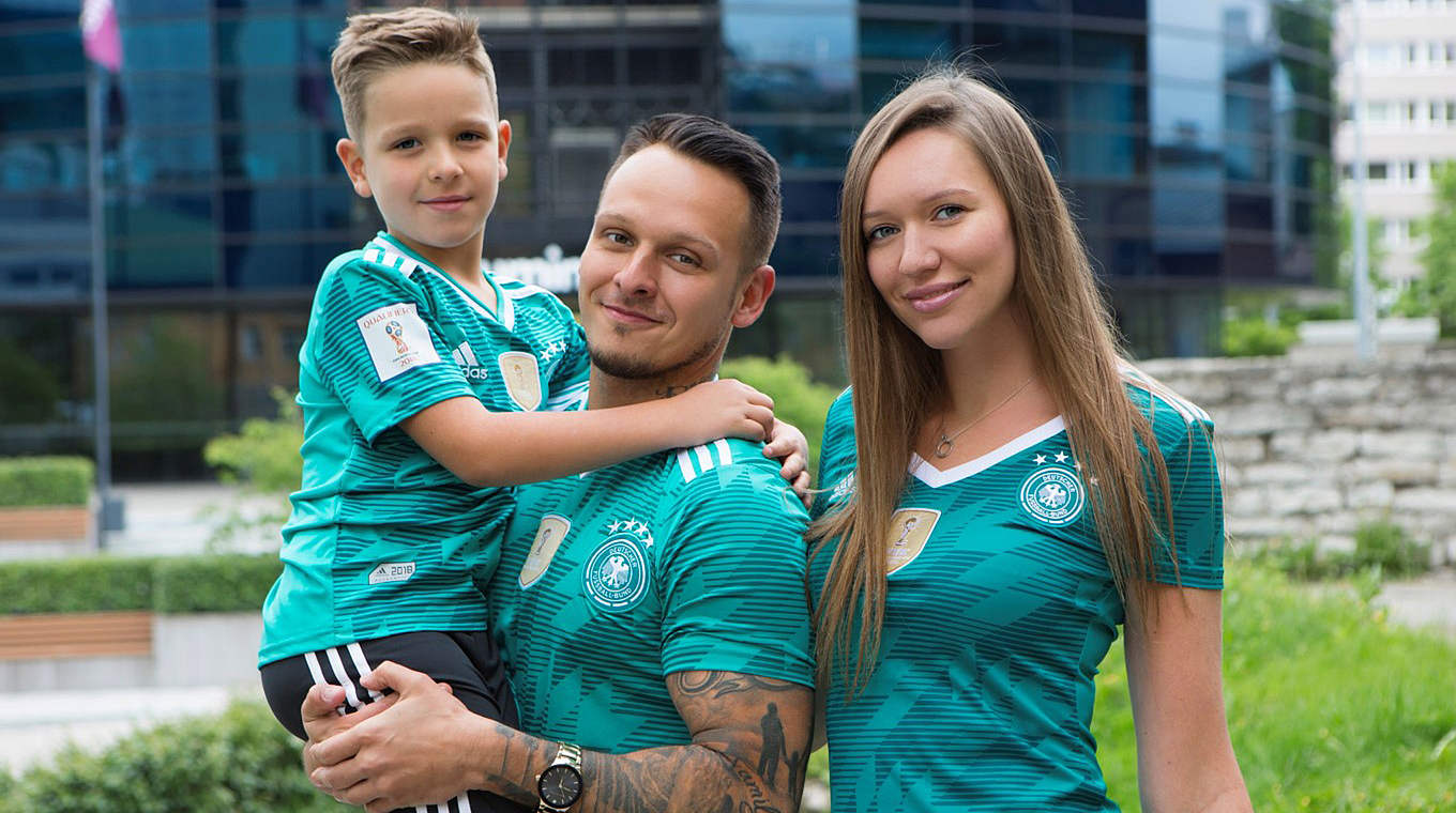 Drücken Deutschland die Daumen: Nikita Legostev mit Sohn Robert und Frau Jekatarina © privat