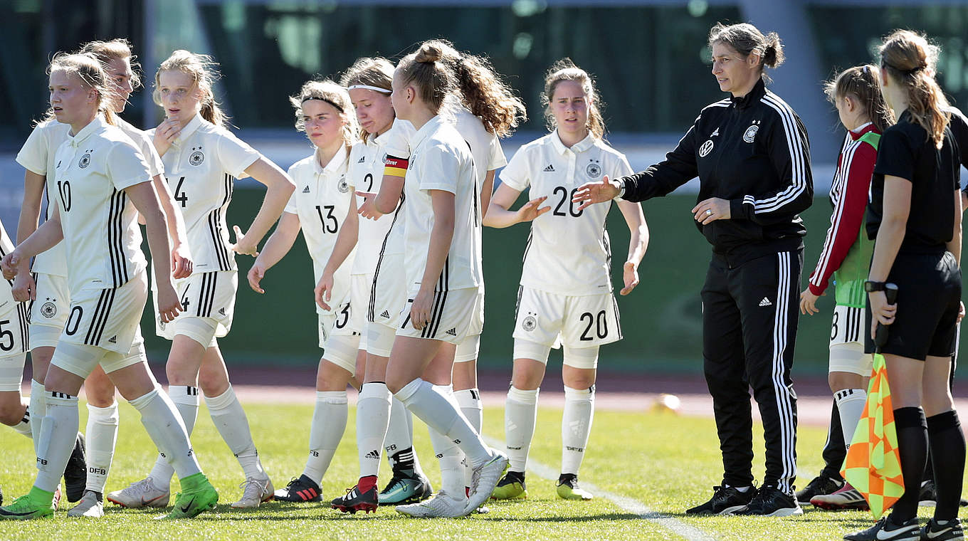 Bernhard: "Vier Spiele gegen Topteams verlangen von den Spielerinnen noch mal alles" © Getty Images