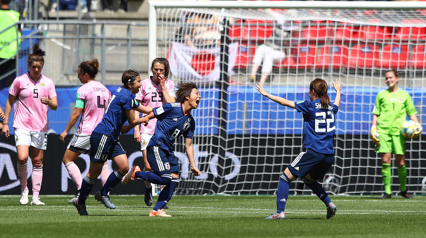 Leitet den Sieg mit ihrem Treffer in der 23. Minute ein: Stürmerin Mana Iwabuchi (M.) © 2019 Getty Images