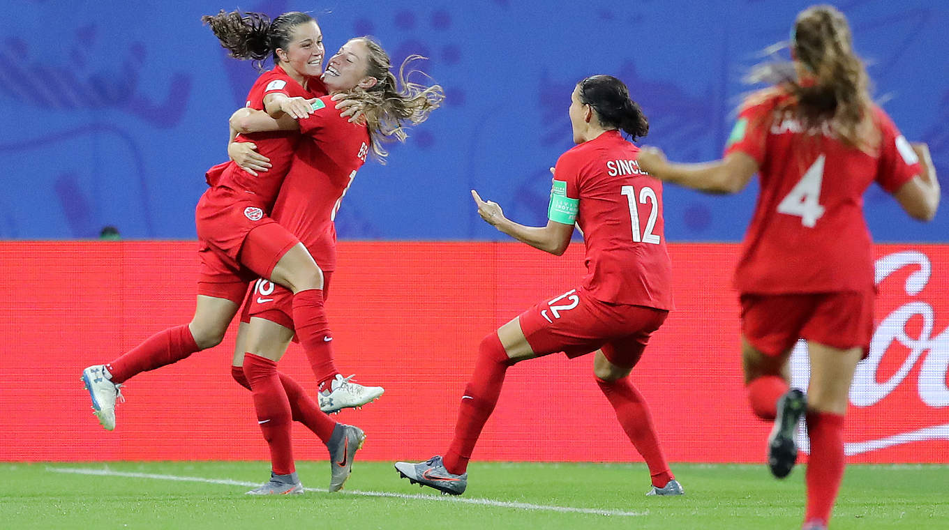 Grund zur Freude bei den Kanadierinnen: Das Team steht sicher im Achtelfinale © 2019 Getty Images