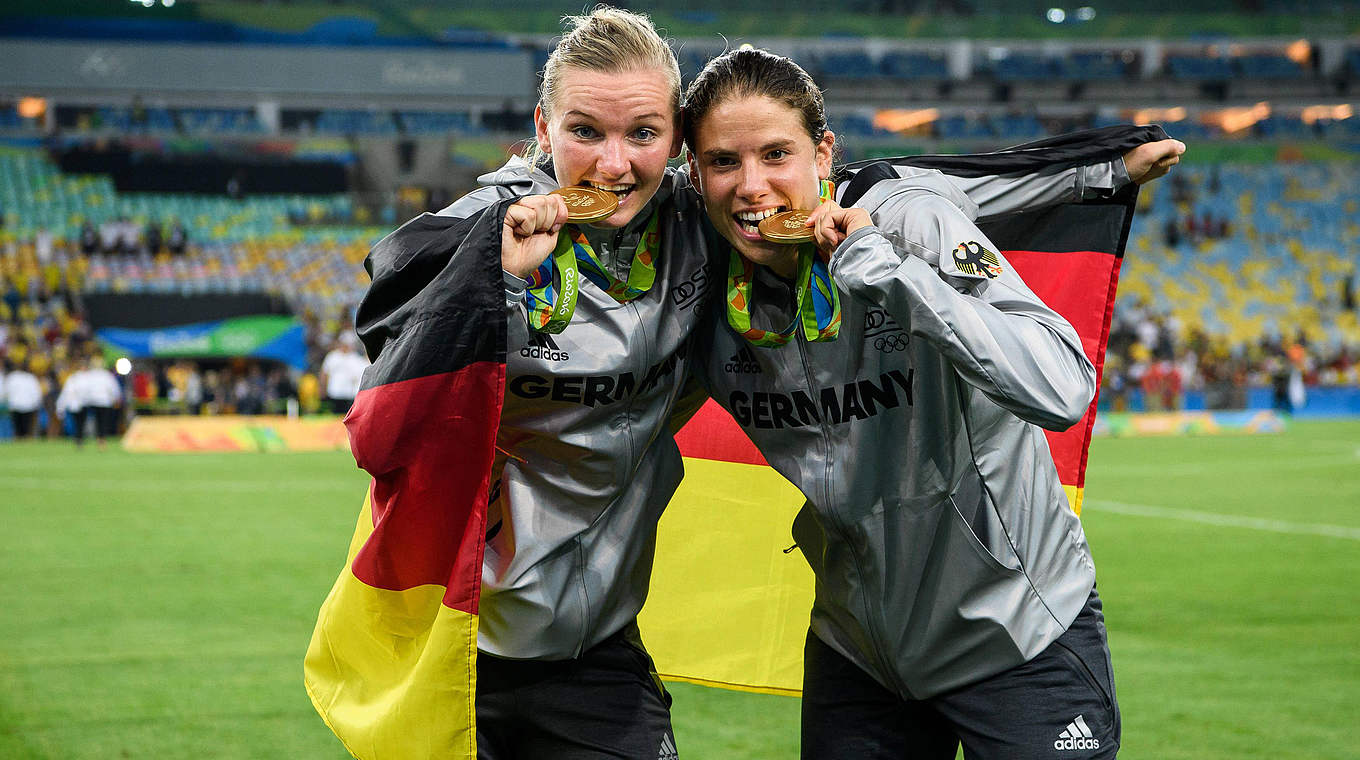 Olympiasiegerin Krahn (r.): "Der Frauenfußball entwickelt sich konstant weiter" © imago/Eibner