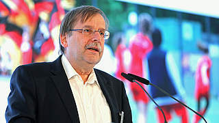 Stellt der DFL den DFB-Zeitplan vor: der 1. DFB-Vizepräsident Rainer Koch © 2019 Getty Images