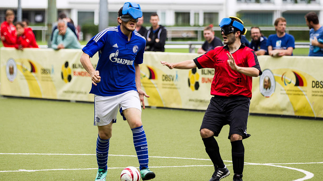 Schalker Hasan Koparan (l.): "Verfügen über eine gute Teamchemie" © imago/Eibner