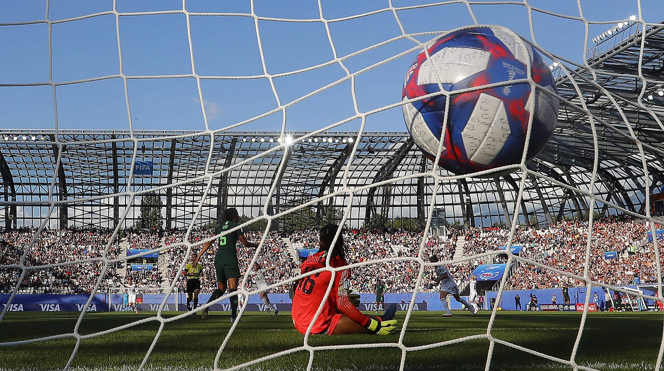 Chance genutzt: Gegen Nigeria erzielt Lea Schüller den Treffer zum 3:0-Endstand © imago images / Xinhua