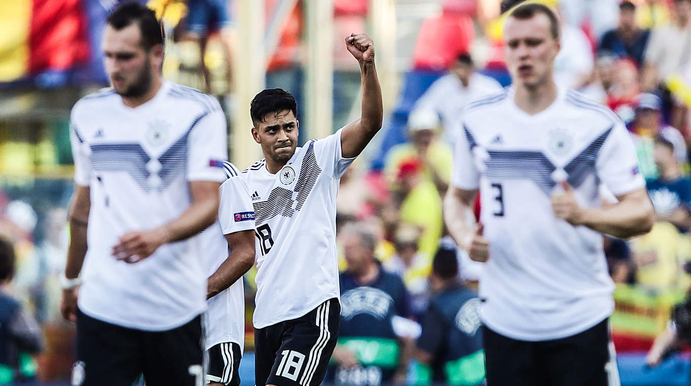 Mit einem Doppelpack zum "Spieler des Rumänien-Spiels": Nadiem Amiri (M.) © Getty Images