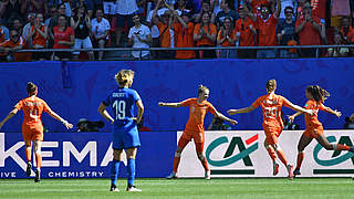 Großer Jubel: Die Niederländerinnen ziehen erstmals in das Halbfinale einer WM ein © 