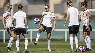 Nach 106 Länderspielen und zehn Toren für die DFB-Frauen ist Lena Goeßling aus der Nationalmannschaft zurückgetreten. DFB.de blickt in Bildern auf ihre DFB-Karriere zurück. © Getty Images