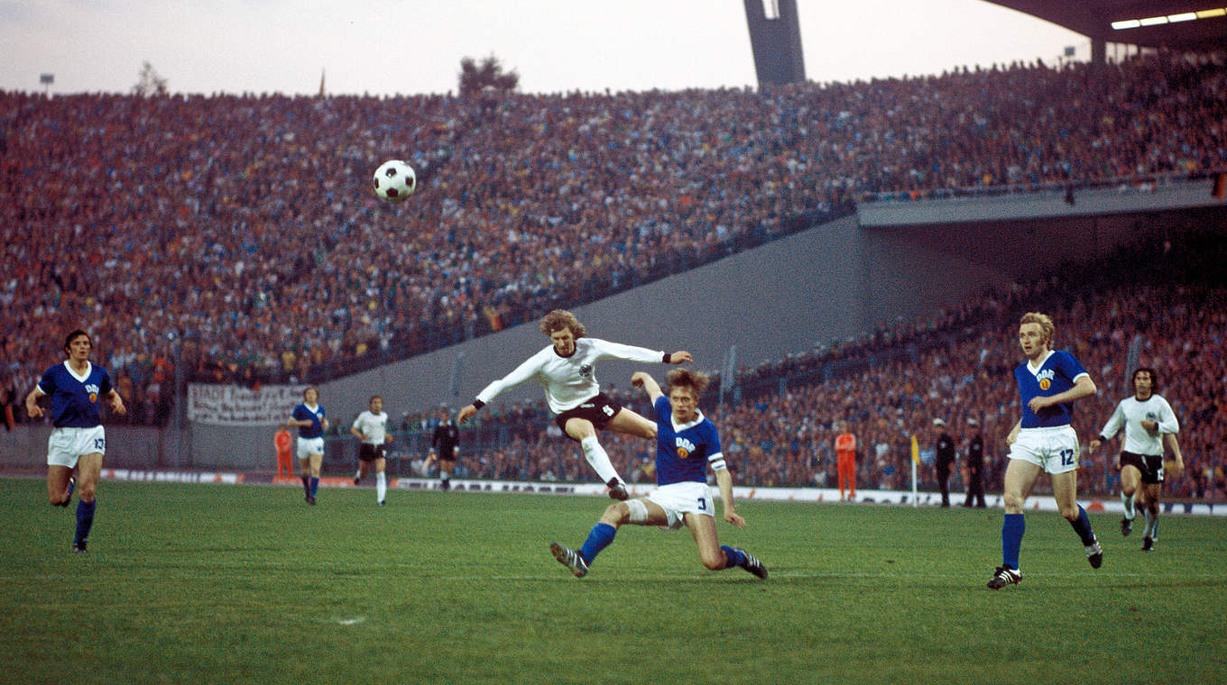 Grabowskis persönlicher Tiefpunkt: die Niederlage gegen die DDR bei der WM 1974 © imago sportfotodienst