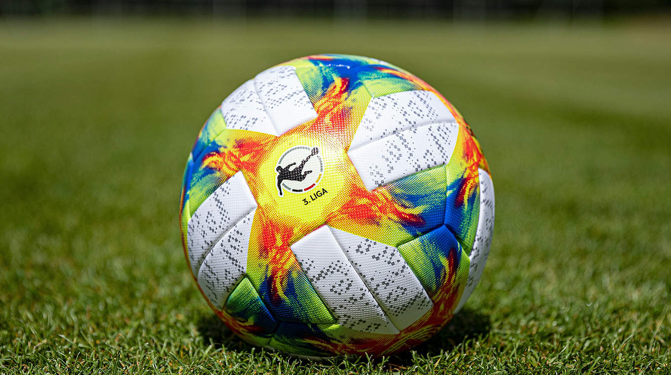 Der neue Spielball der 3. Liga © DFB