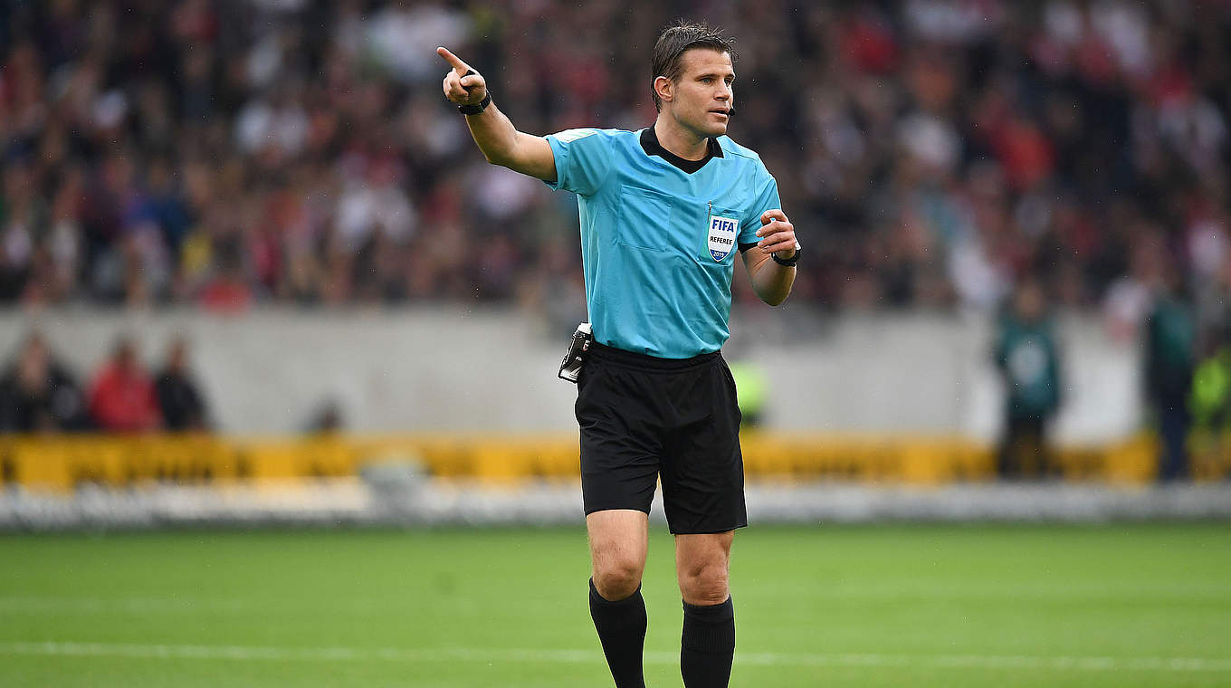 Leitet in Stuttgart sein 112. Zweitligaspiel: FIFA-Referee Dr. Felix Brych © GettyImages
