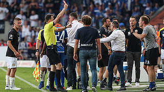 Sieht gegen Braunschweig die Rote Karte: Magdeburgs Co-Trainer Silvio Bankert (r.) © imago images / Christian Schroedter