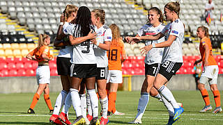 Jubel über den Finaleinzug: Die U 19-Frauen schlagen die Niederlande 3:1 © Getty Images