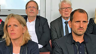 Beim Finale vor Ort: Carlson, Dr. Koch, Dr. Rauball und Chatzialexiou (v.l.) © DFB