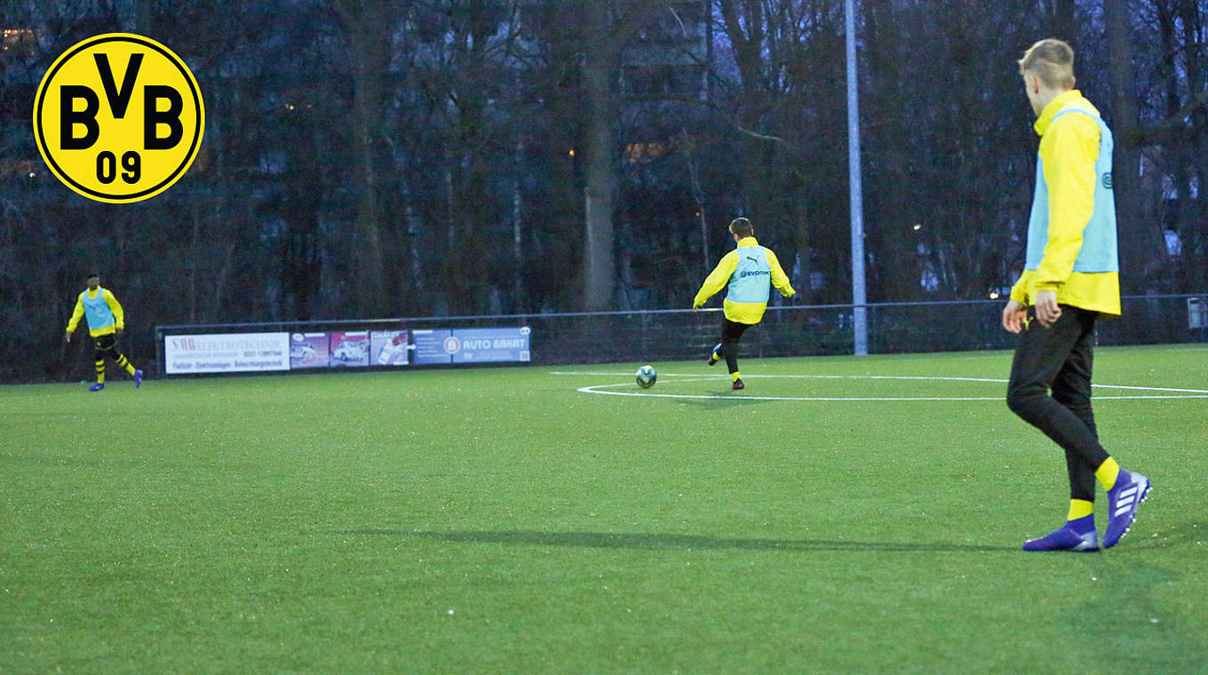 Training Wie Beim BVB: Spieleröffnung Aus Der Dreierkette :: DFB ...