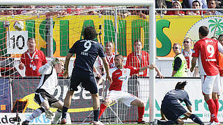 Letztes Duell 2009: Der FC Bayern mit Luca Toni (2.v.l.) gewinnt in Cottbus mit 3:1 © Getty Images