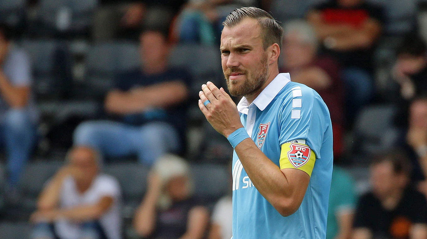 Für mindestens vier Spiele in der 3. Liga gesperrt: Uerdingens Kevin Großkreutz © imago images / Pressefoto Baumann