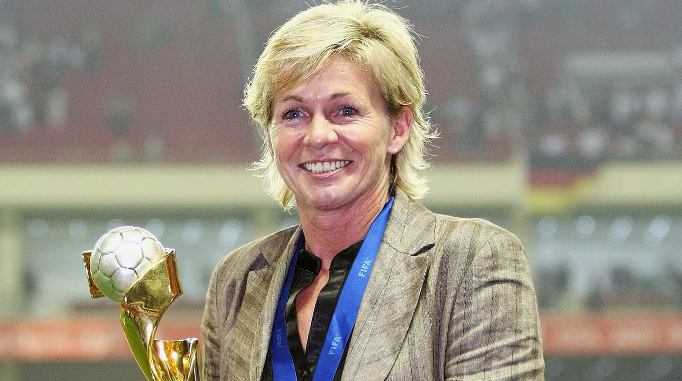 Erfolgreichste Bundestrainerin der DFB-Geschichte: Neid mit dem WM-Pokal 2007 © imago sportfotodienst