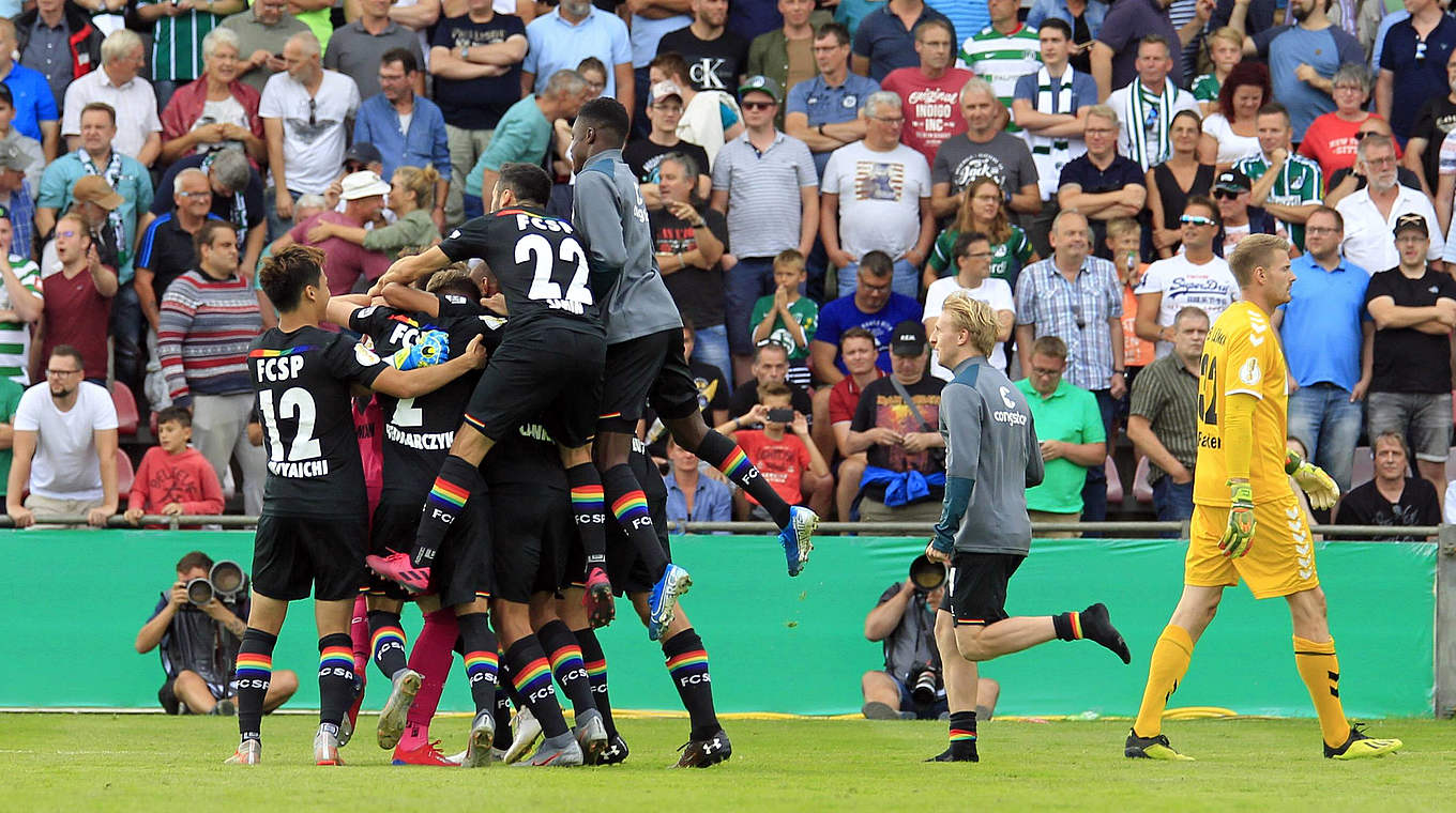 In the end, it's the favourites from St. Pauli who move on after penalties.  © imago images / Nordphoto