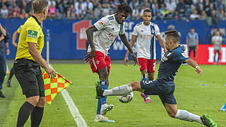 Im Spiel gegen den VfL Bochum im Einsatz: Hamburgs Bakery Jatta (M.) © imago images / Metelmann