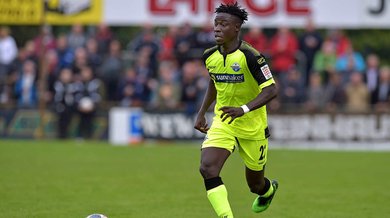 Muss zwei Spiele aussetzen: Lizenzspieler Philimon Tawiah vom SC Paderborn © imago images / pmk