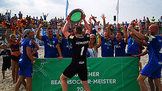 Jubel im Sand von Warnemünde: Die Rostocker Robben feiern die Meisterschaft © GettyImages