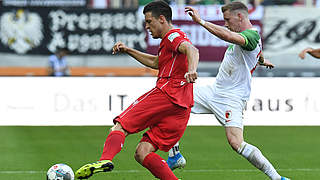 In Augsburg mit Rot vom Platz gestellt: Union Berlins Keven Schlotterbeck (l.) © GettyImages