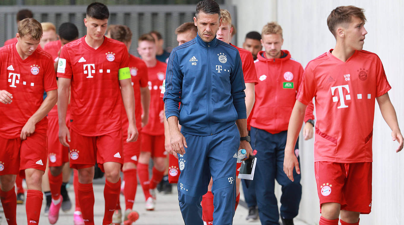 Trainer Demichelis (M.): "Sind noch nicht am Ende der Entwicklung dieser Mannschaft" © imago images / Lackovic