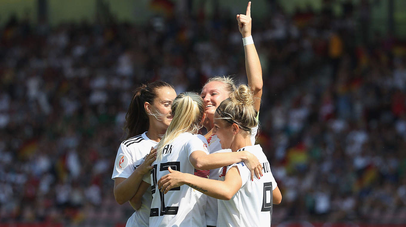 Grund zur Freude: DFB-Frauen landen ungefährdeten Sieg © GettyImages