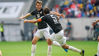 Dreht das Spiel beim KFC Uerdingen: Eintracht Braunschweig jubelt © imago images / MaBoSport