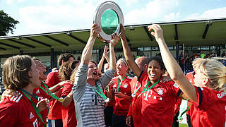 Sieger bei den Ü 35-Frauen 2018: der FC Bayern München um Navina Omilade (2.v.r.) © 2018 Getty Images