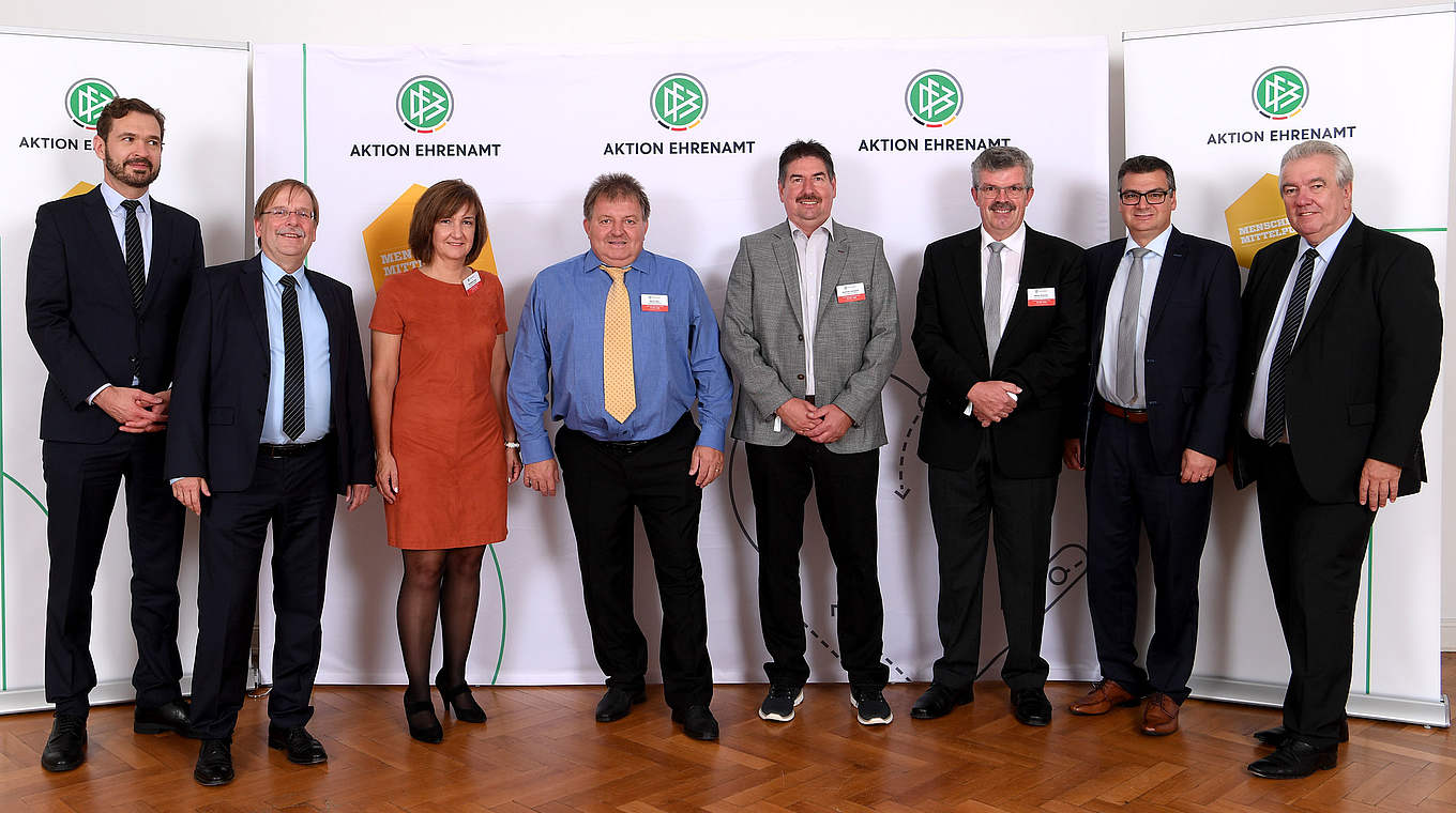 Gruppenbild mit Saarlands Delegation: Dr. Friedrich Curtius, Dr. Rainer Koch (v.l.) und Peter Frymuth (r.) © Getty Images