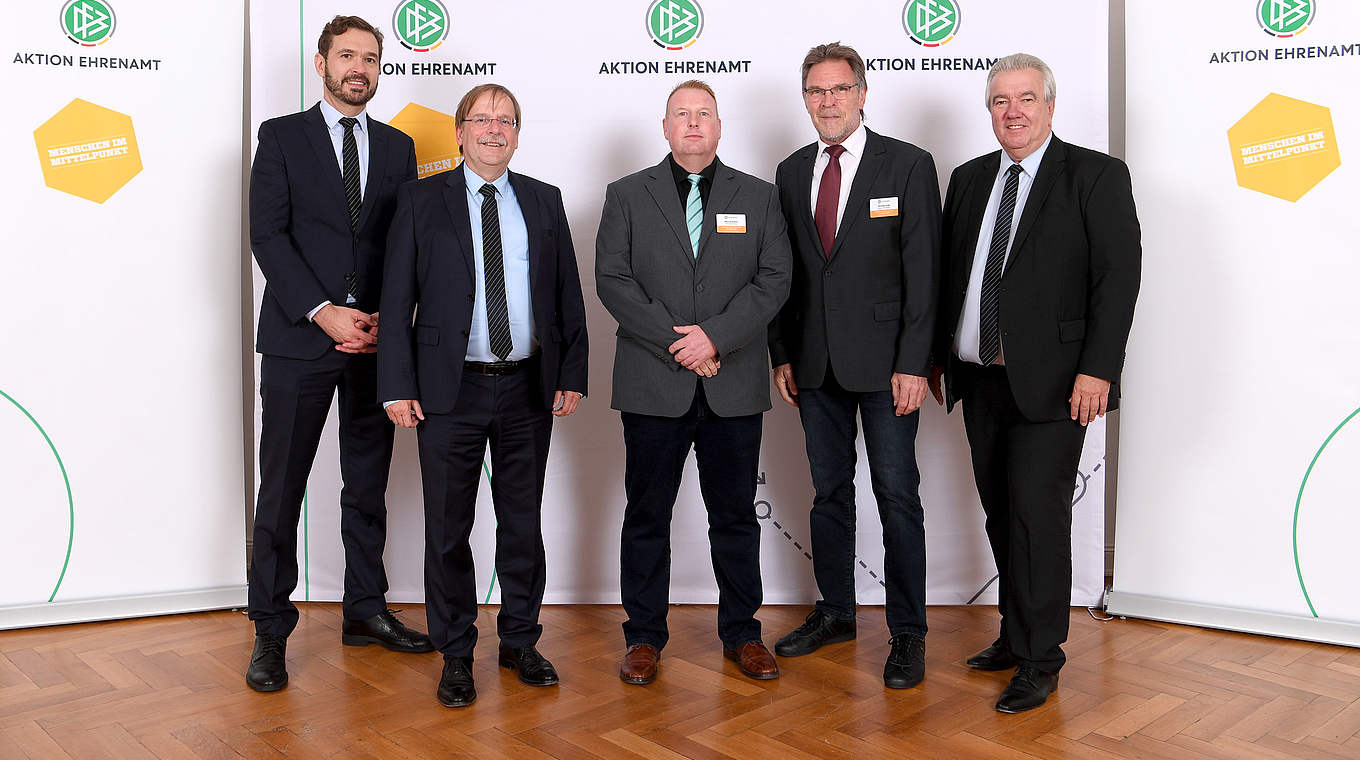 Gruppenbild mit Bremens Delegation: Dr. Friedrich Curtius, Dr. Rainer Koch (v.l.) und Peter Frymuth (r.) © Getty Images