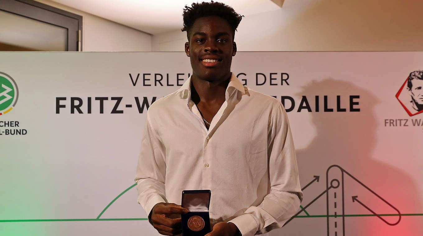 Fritz-Walter-Medaille in Bronze: Yann Aurel Bisseck © www.borisstreubel.de