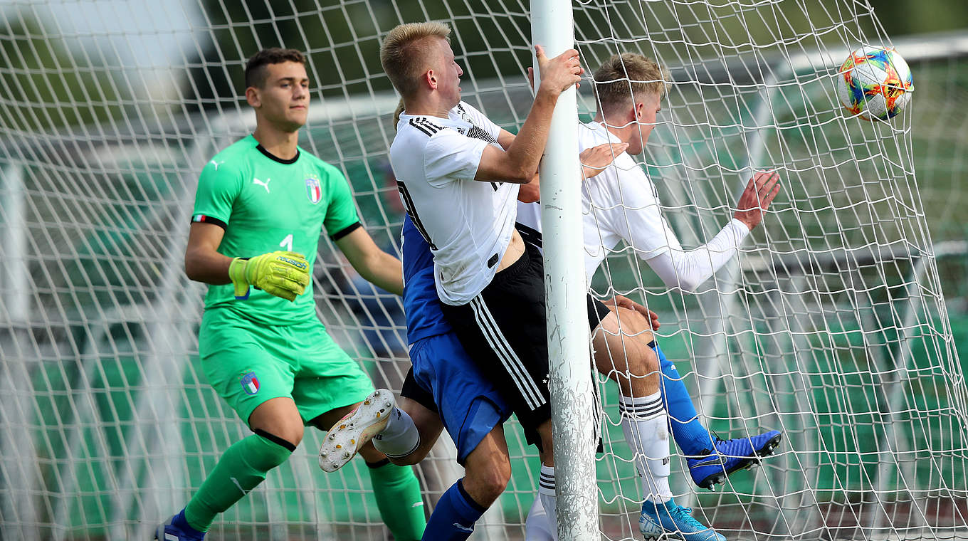 Ausgleich in der ersten Halbzeit: David Herold (r.) trifft für die deutsche U 17 zum 1:1 © 2019 Getty Images
