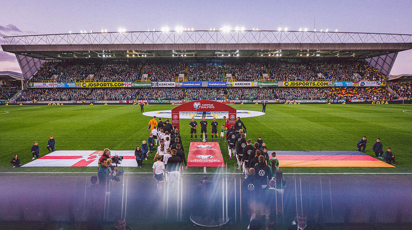 Ausverkauftes Stadion, viele TV-Zuschauer: die DFB-Auswahl im Windsor Park in Belfast © DFB / PHILIPPREINHARD.COM, 2019