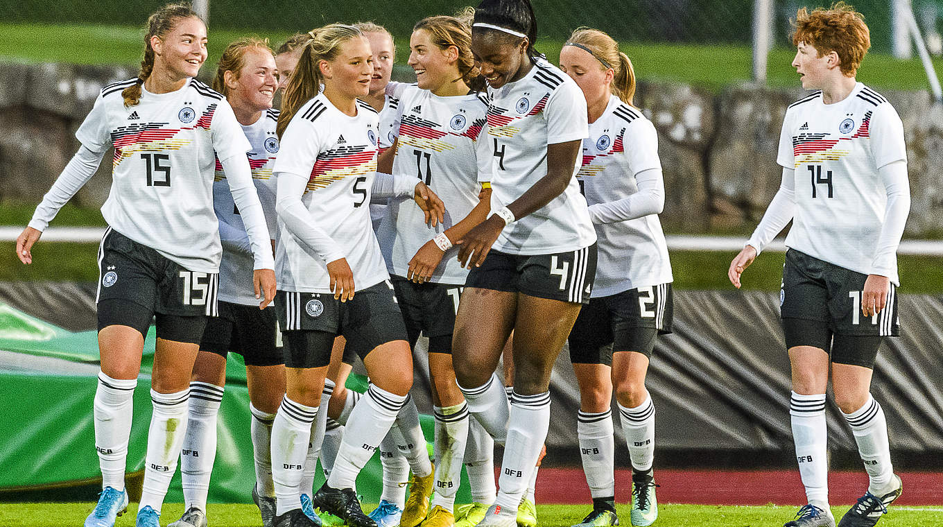 Bejubeln nicht nur einen Treffer, sondern ein Turnier: Die U 17-Juniorinnen © 2019 Getty Images