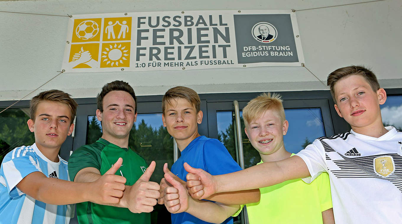 "Jugendlichen für ehrenamtliche Tätigkeiten begeistern" - mit Fußball-Ferienfreizeiten © DFB