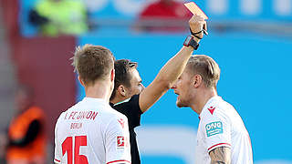 Rote Karte wegen eines rohen Spiels: Sebastian Polter von Union Berlin (r.) © Getty Images