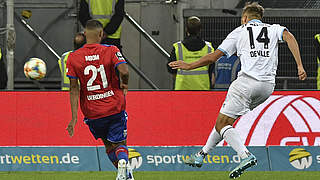 Trifft von der Strafraum-Ecke diagonal in den Winkel: Maurice Deville (r.) © imago images/Nordphoto