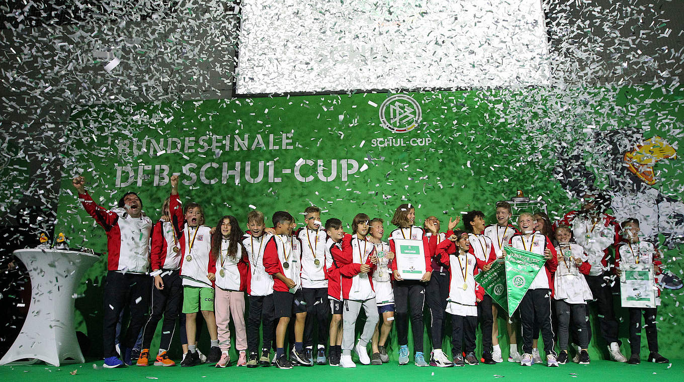 Premiere beim 13. DFB-Schul-Cup: Eine Schule aus Hessen stellt beide Sieger © Peter Schulz