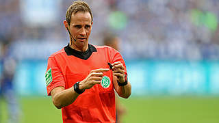Leitet in Berlin sein 74. Spiel in der Bundesliga: FIFA-Referee Sascha Stegemann © 2018 Getty Images