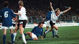 Doppelpack: Jürgen Klinsmann (r.) trifft in Stuttgart 1994 gegen Italien © imago sportfotodienst