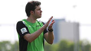 Mit dem SV Alberweiler weiter auf Erfolgskurs: Trainer Dominik Herre © imago/Hartenfelser