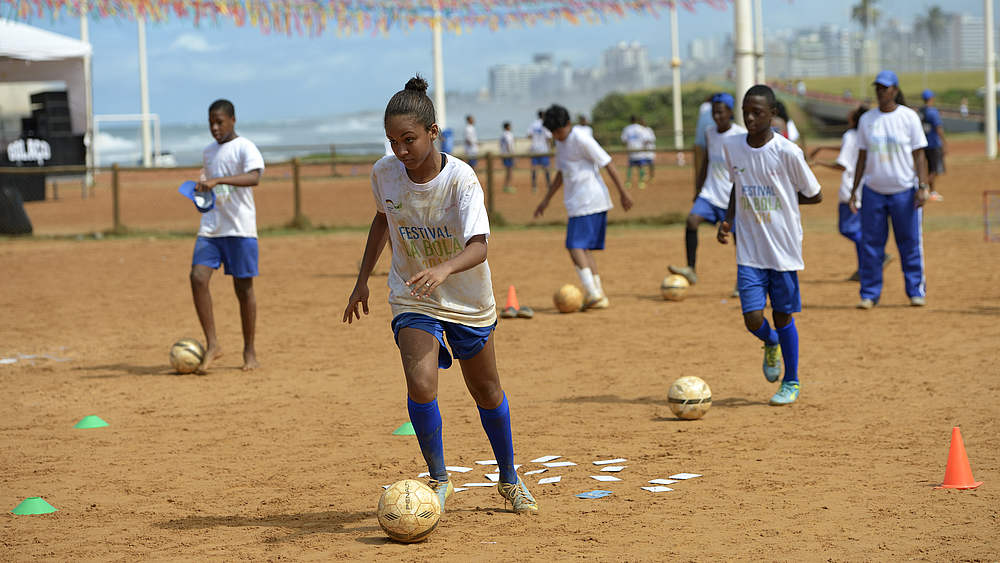 Sport for Development: In Brasil the ‘treino social’ method is used to combine football coaching with social issues © (c) GIZ / Florian Kopp