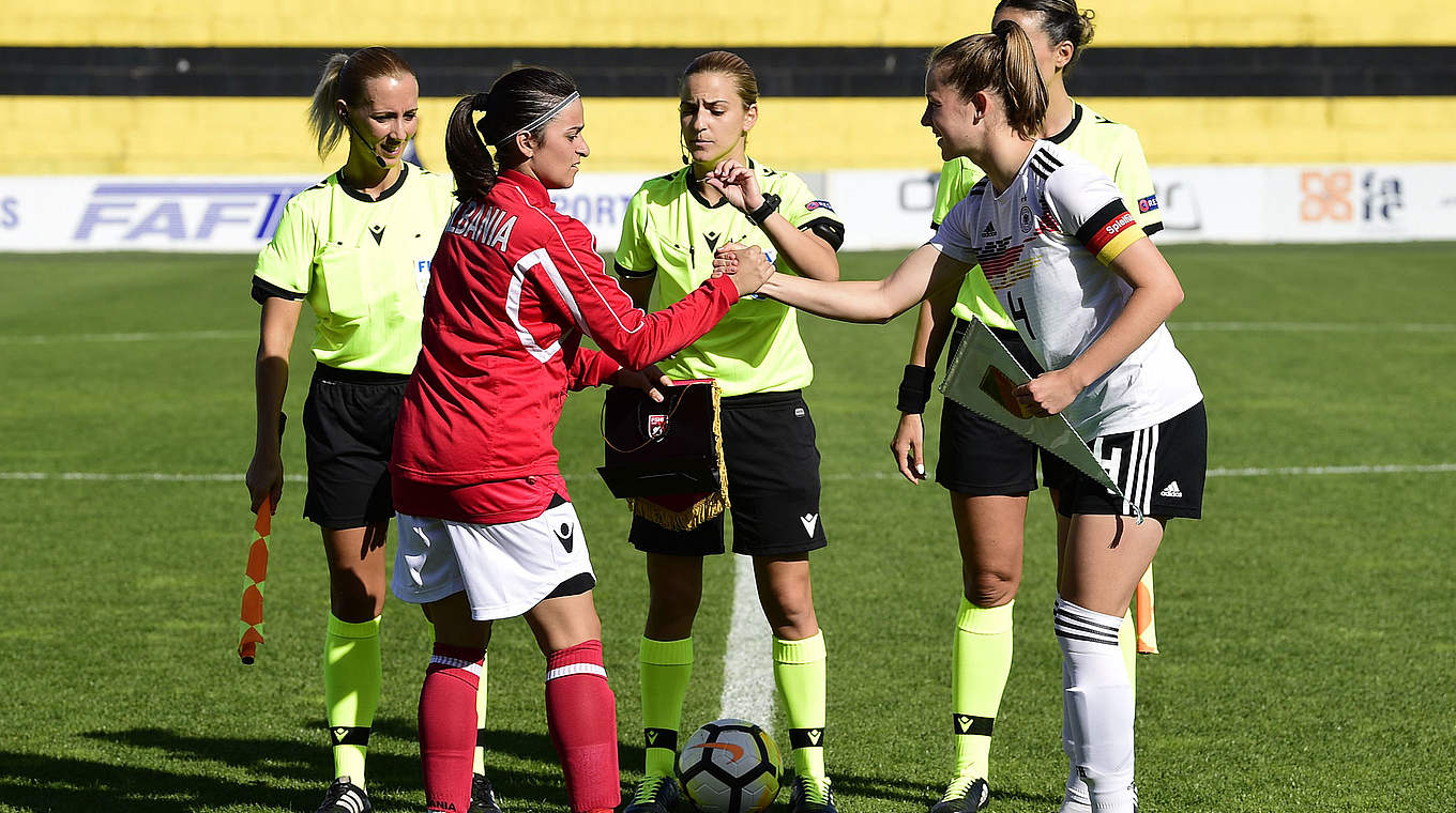Zum Auftakt der EM-Quali Kapitänin des DFB-Teams: Anna Aehling (r.) © Getty Images