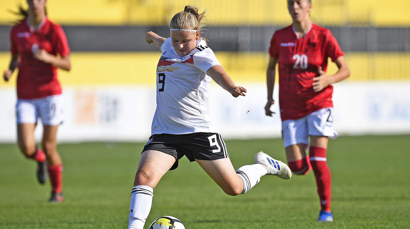 Drei Treffer im ersten U 19-Länderspiel: Vanessa Fudalla nimmt Maß © Getty Images