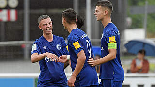 Klarer Auswärtssieg: Die U 17-Junioren aus Schalke feiern einen 3:0-Erfolg © imago images / Team 2