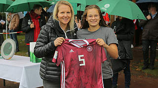 Bei der Siegerehrung: Kromp (l.) mit Tuana Keles, als beste Turnierspielerin ausgezeichnet © GettyImages